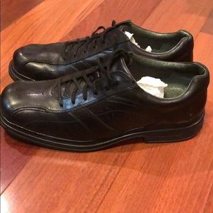 Brand new men’s Clark’s black oxford
